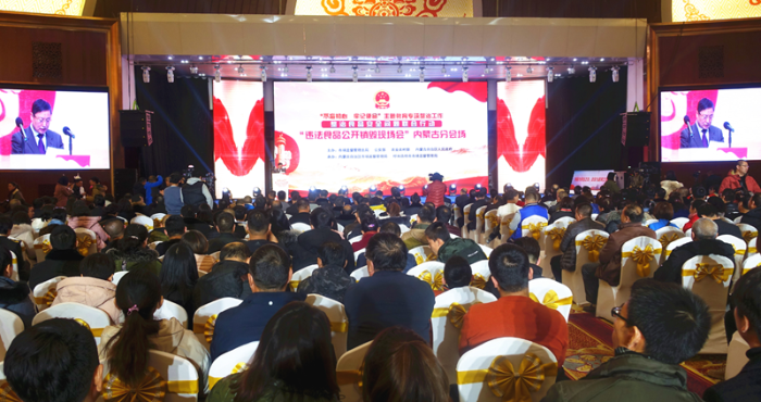 內(nèi)蒙古自治區(qū)食品安全問題整治聯(lián)合行動(dòng)罰沒物品銷毀現(xiàn)場(chǎng)會(huì)。楊燕攝