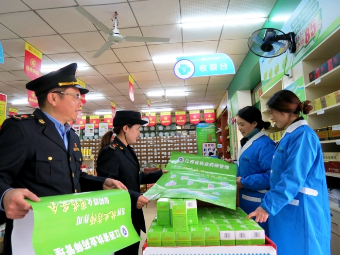 江西吉水縣市場(chǎng)監(jiān)管局深入藥品零售企業(yè)宣傳用藥安全知識(shí)