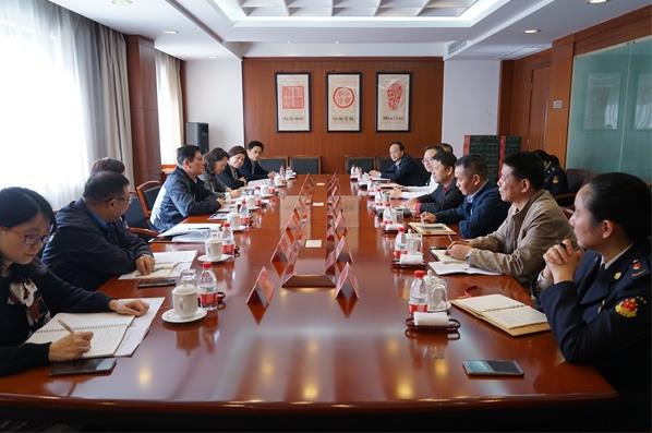 上海市藥監(jiān)局局長聞大翔帶隊調(diào)研靜安區(qū)藥械化監(jiān)管工作