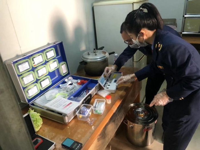 廈門(mén)集美區(qū)灌口市場(chǎng)監(jiān)管所保障口罩復(fù)工生產(chǎn)企業(yè)食品安全