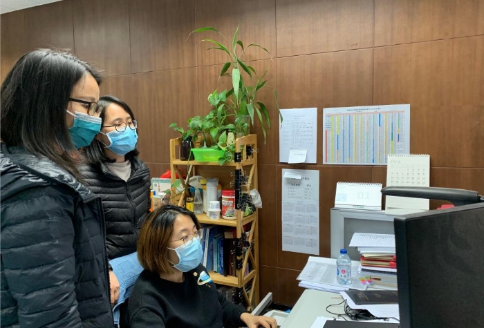 項目管理人正在溝通協(xié)調(diào)。