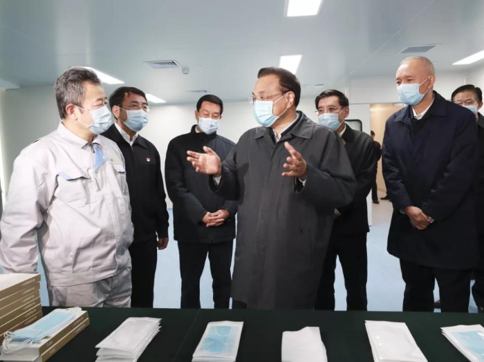 李克強(qiáng)專程到北京海淀督戰(zhàn)口罩生產(chǎn)