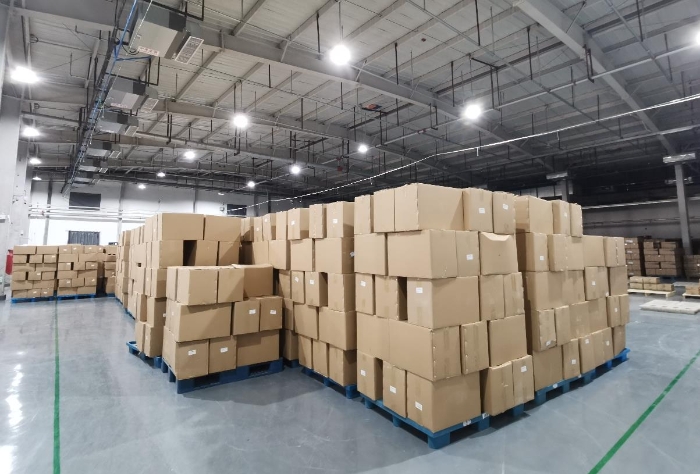 在阿克蘇藥品集散中心的國藥集團新疆新特藥業(yè)有限公司阿克蘇分公司倉庫內(nèi)存放的疫情防控用中藥飲片。（胡瀟瀟 攝）.jpg