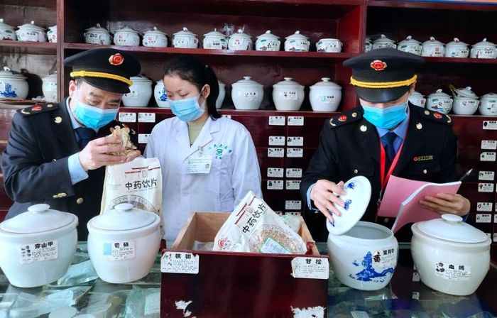 江西于都加強(qiáng)中藥飲片市場監(jiān)督檢查　 (2)