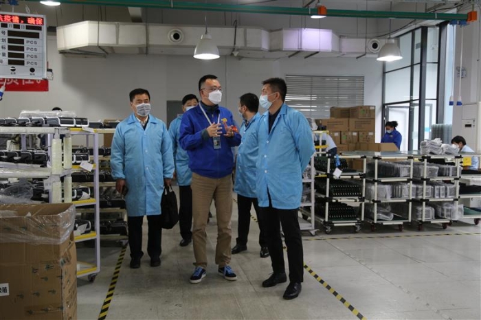 圖為天津市藥監(jiān)局在一家企業(yè)檢查調(diào)研。（天津市藥監(jiān)局供圖）