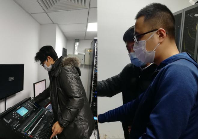 李銀騔（左）、師云（右）在工作中。