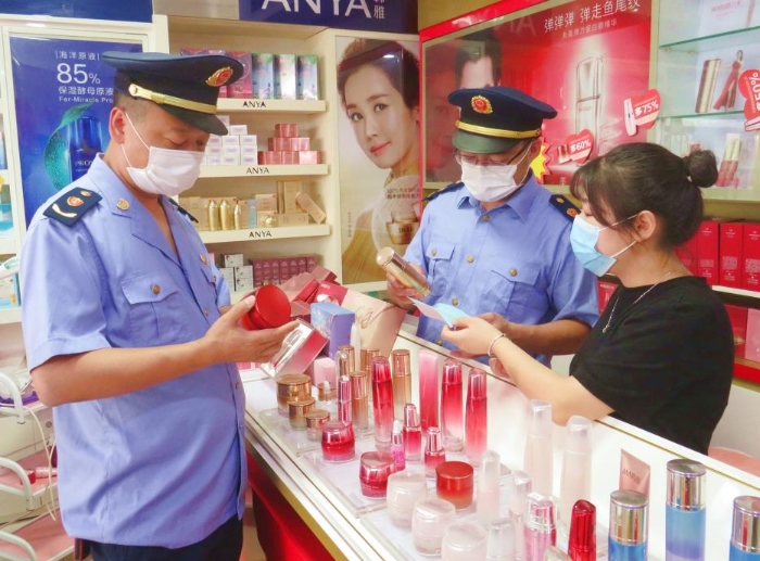 圖為檢查現(xiàn)場。