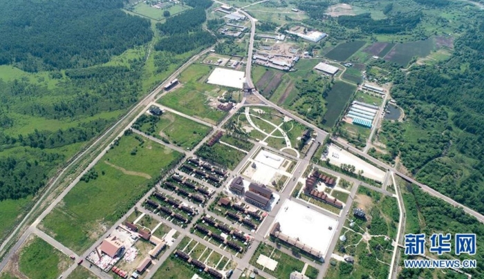 這是位于內(nèi)蒙古自治區(qū)呼倫貝爾市根河市的敖魯古雅鄂溫克族鄉(xiāng)（無(wú)人機(jī)照片，7月14日攝）。 新華社記者 賀書(shū)琛 攝