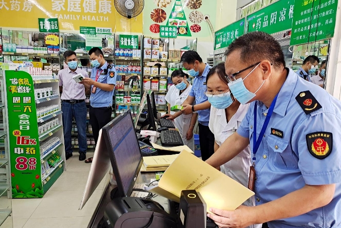 圖為檢查現(xiàn)場