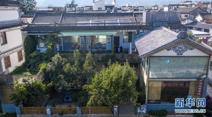 這是云南省大理市古生村村民何利成家的民宿（9月3日攝，無人機(jī)照片）。新華社記者 胡超 攝
