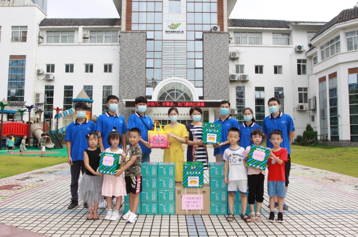 圖為慰問活動現(xiàn)場。（吳東 攝）