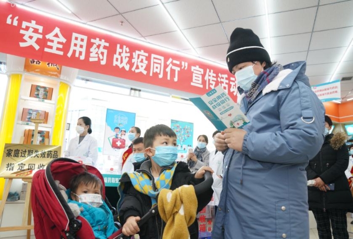 附近的居民帶著孩子來參加活動(dòng)。（馬少賓攝）