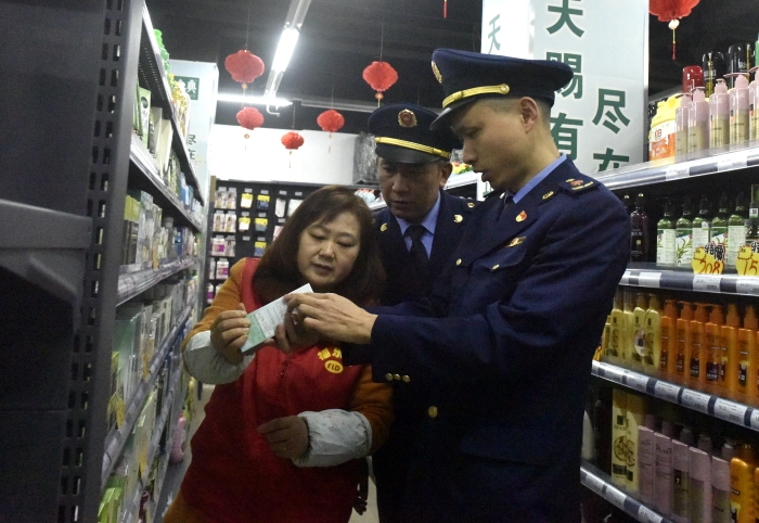 圖為檢查現(xiàn)場(chǎng)。