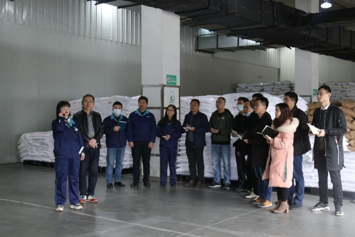 學員與企業(yè)人員現(xiàn)場交流探討