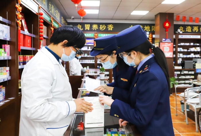 圖為檢查現(xiàn)場