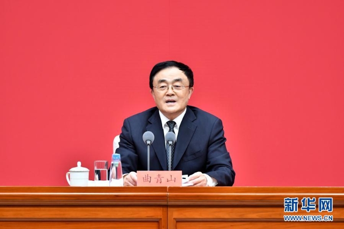 　3月23日，中共中央在北京舉行新聞發(fā)布會(huì)，介紹中國(guó)共產(chǎn)黨成立100周年慶祝活動(dòng)有關(guān)情況，并答記者問(wèn)。這是中央黨史和文獻(xiàn)研究院院長(zhǎng)曲青山在發(fā)布會(huì)上介紹有關(guān)情況。新華社記者 李鑫 攝