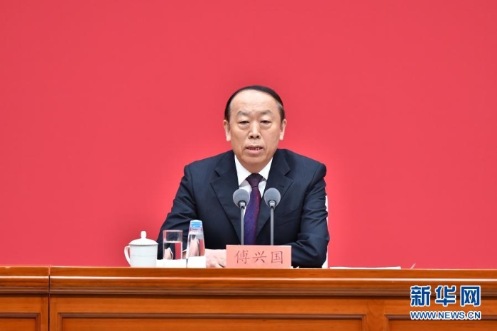 　　3月23日，中共中央在北京舉行新聞發(fā)布會(huì)，介紹中國(guó)共產(chǎn)黨成立100周年慶?；顒?dòng)有關(guān)情況，并答記者問(wèn)。這是中央組織部副部長(zhǎng)傅興國(guó)在發(fā)布會(huì)上介紹有關(guān)情況。新華社記者 李鑫 攝