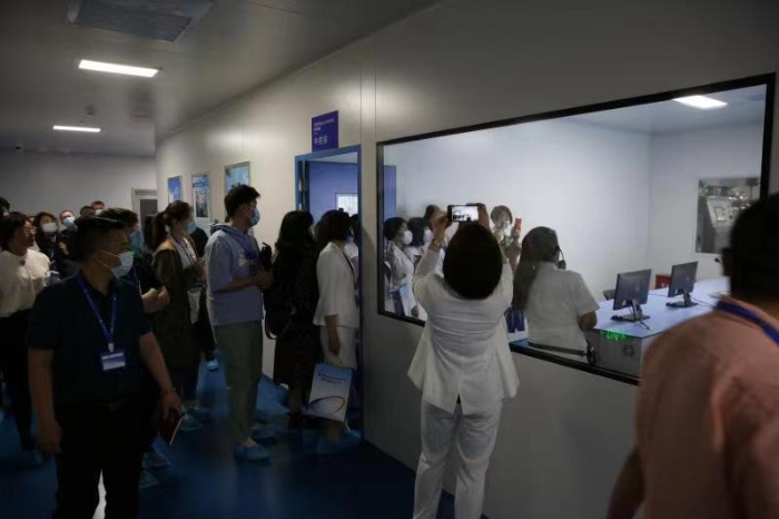 圖為參觀現(xiàn)場。（楊菲 攝）