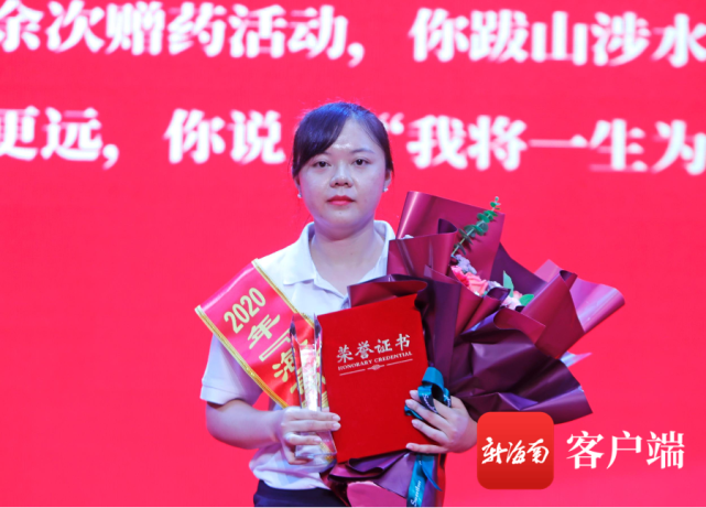 揭曉第八位最美執(zhí)業(yè)藥師——吳曼嫚。記者 汪承賢攝