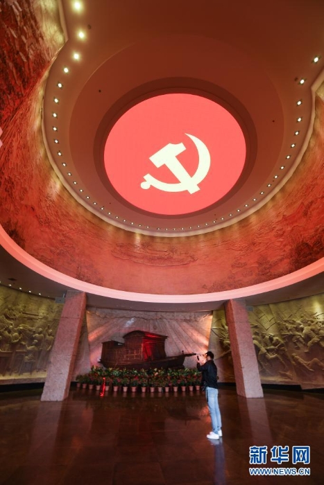 游客參觀南湖革命紀(jì)念館（2020年10月28日攝）。新華社記者 徐昱 攝