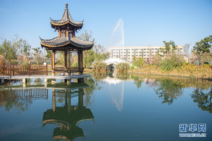 嘉興市海鹽縣綠能環(huán)保項(xiàng)目園區(qū)景觀（2020年12月17日攝）。新華社發(fā)（江漢 攝）