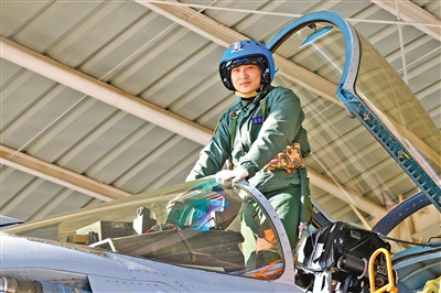 海軍某艦載航空兵部隊(duì)原一級(jí)飛行員張超。