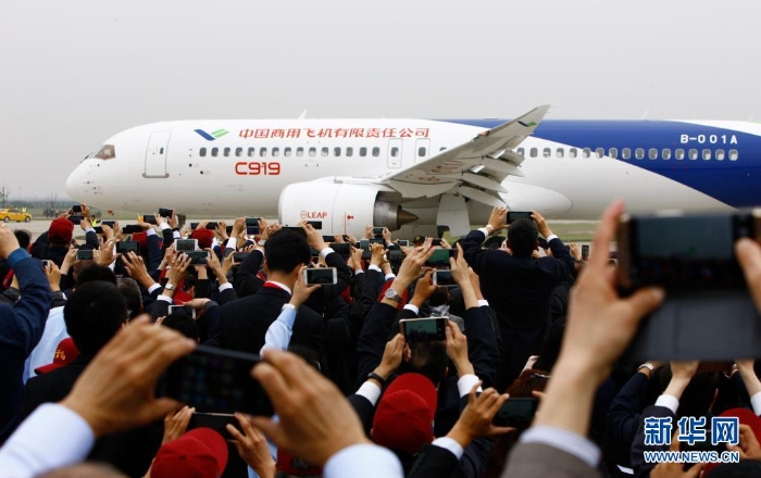 國產(chǎn)大型客機C919在上海浦東國際機場首飛成功（2017年5月5日攝）。新華社記者 方喆 攝