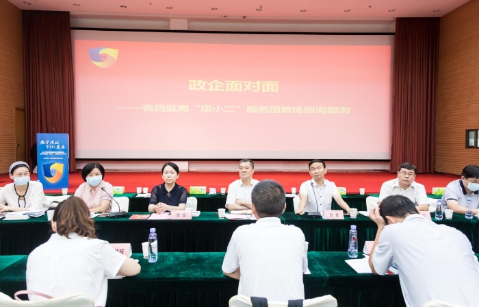 圖為咨詢服務(wù)現(xiàn)場。