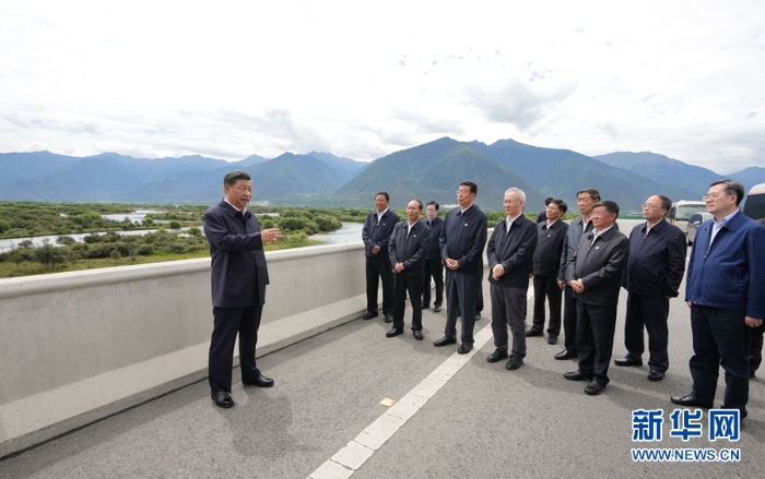 習(xí)近平在西藏考察