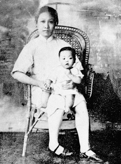 趙一曼與兒子的合影。新華社發(fā)