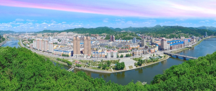圖1為全國首個(gè)“中國醫(yī)藥城”——吉林省通化市。 