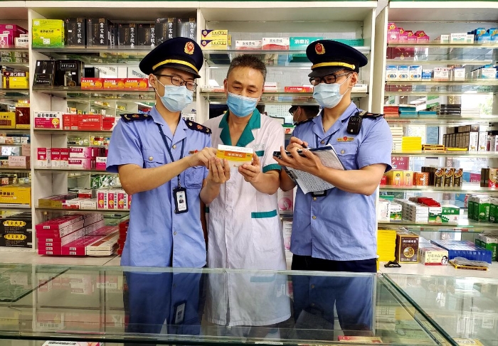 圖為檢查現(xiàn)場