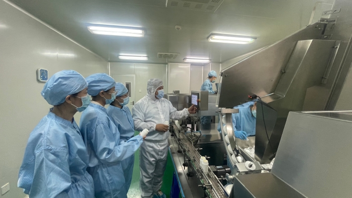 圖為檢查現(xiàn)場。（葉陽歡 攝）