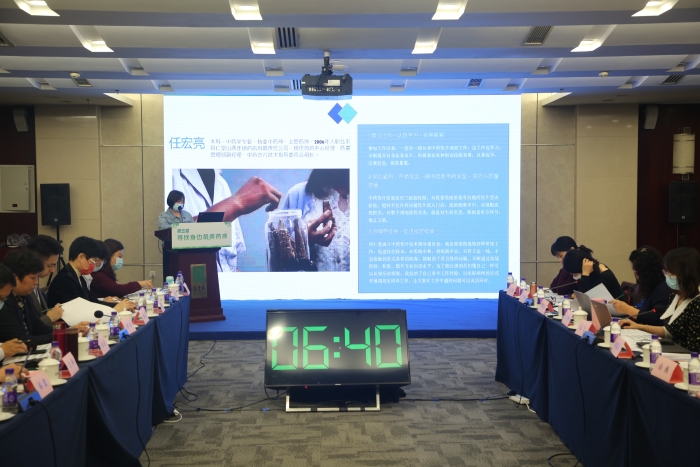 為第三屆“尋找身邊最美藥師”活動初審會議上，參會代表講述執(zhí)業(yè)藥師事跡。（劉新楊 攝）