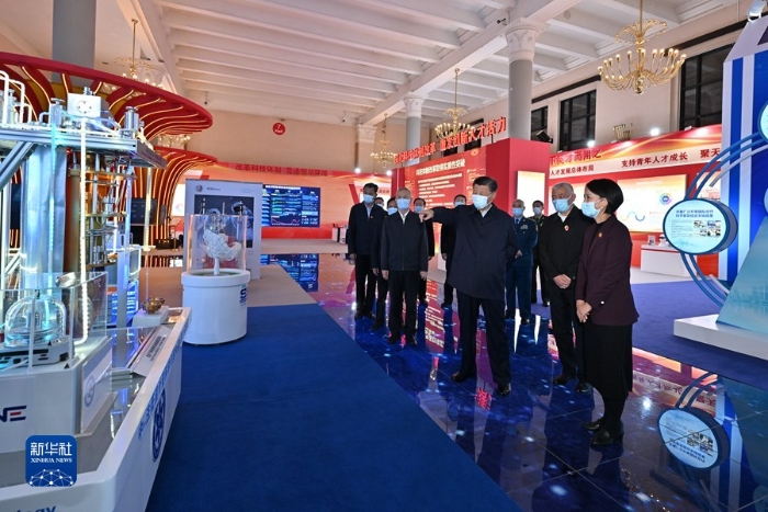 10月26日，中共中央總書記、國(guó)家主席、中央軍委主席習(xí)近平在北京展覽館參觀國(guó)家“十三五”科技創(chuàng)新成就展。 新華社記者 李學(xué)仁 攝