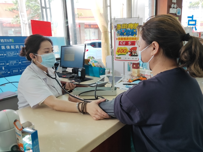 浙江省-臺州市-仙居縣-臺州市老百姓好心情醫(yī)藥連鎖有限公司-吳曉敏工作照