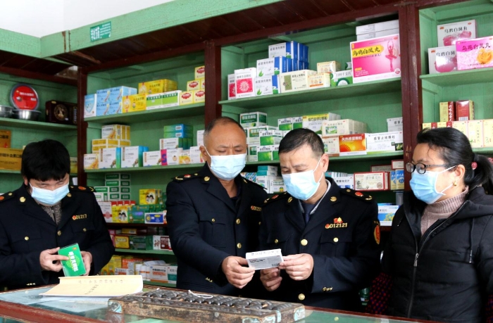 檢查現(xiàn)場。