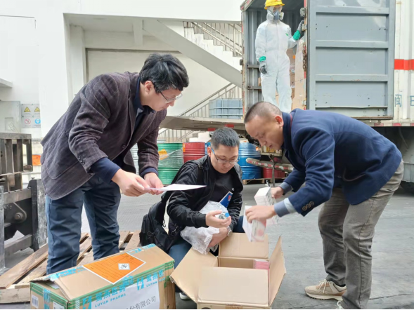 福建省藥監(jiān)局廈門藥品稽查辦組織開展罰沒物資集中銷毀行動