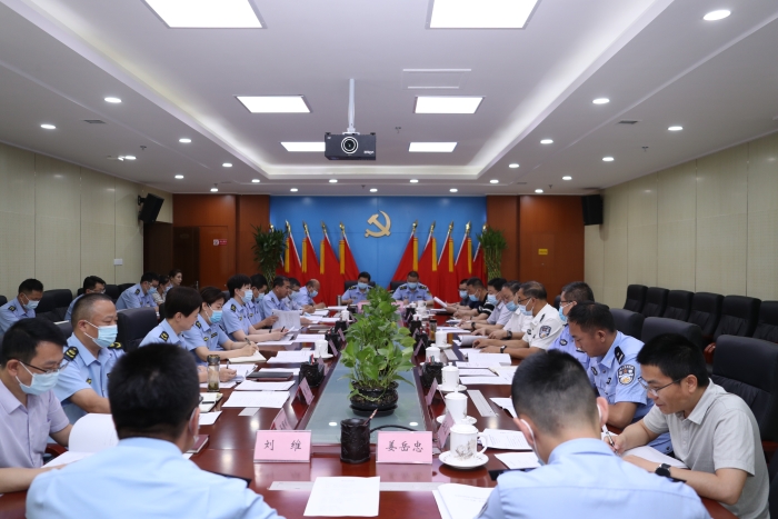 圖為新疆維吾爾自治區(qū)藥品行政執(zhí)法與刑事司法銜接工作聯(lián)席會(huì)議2022年第一次會(huì)議現(xiàn)場(chǎng)。