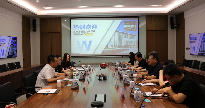 服務(wù)小分隊(duì)在康希諾與企業(yè)座談交流