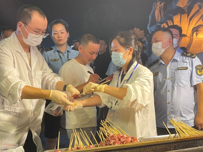 岳陽(yáng)：夜市食品快檢守護(hù)“煙火氣” 助推“夜經(jīng)濟(jì)”
