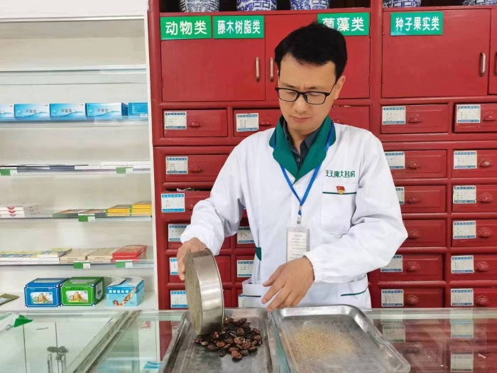 湖南省-攸縣鸞山鎮(zhèn)新漕村天天康大藥房漕泊店-周春旺（工作照4）