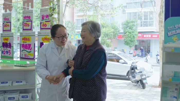 云南省一心堂藥業(yè)集團股份有限公司蒙自云霞路連鎖店呂文瓊（工作照2）