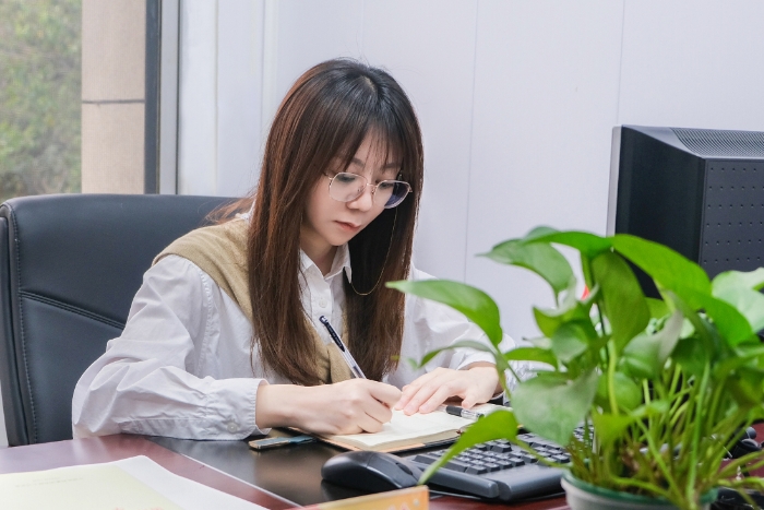 重慶市-西南藥業(yè)股份有限公司-肖七琪-工作照