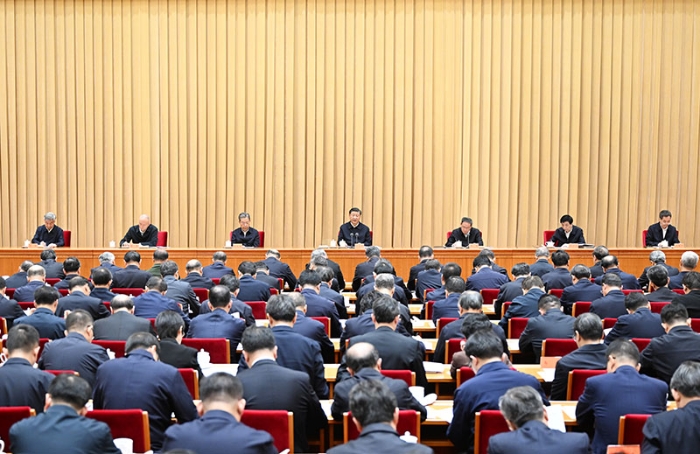 10月30日至31日，中央金融工作會議在北京舉行。中共中央總書記、國家主席、中央軍委主席習(xí)近平出席會議并發(fā)表重要講話。李強(qiáng)、趙樂際、王滬寧、蔡奇、丁薛祥、李希出席會議。新華社記者 燕雁 攝