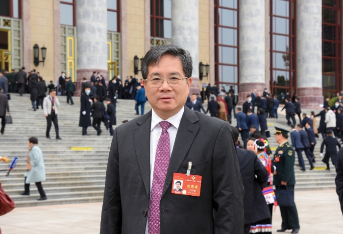 丁列明委員：篤行不怠走醫(yī)藥創(chuàng)新之路