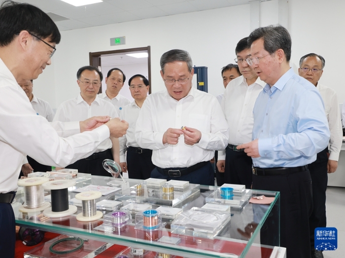 5月22日至23日，中共中央政治局常委、國務(wù)院總理李強(qiáng)在河南調(diào)研。這是5月22日，李強(qiáng)在中原科技城河南省科學(xué)院調(diào)研。新華社記者 王曄 攝