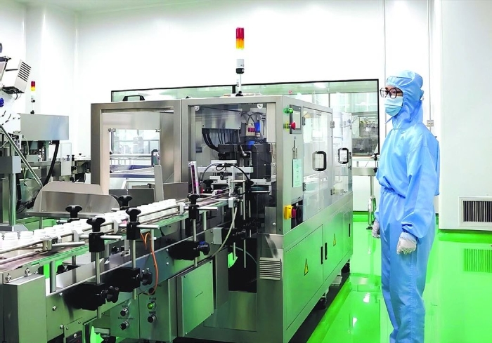 粵澳醫(yī)療機(jī)構(gòu)中藥制劑中心依托粵澳藥業(yè)有限公司，受托生產(chǎn)多款醫(yī)療機(jī)構(gòu)中藥制劑。