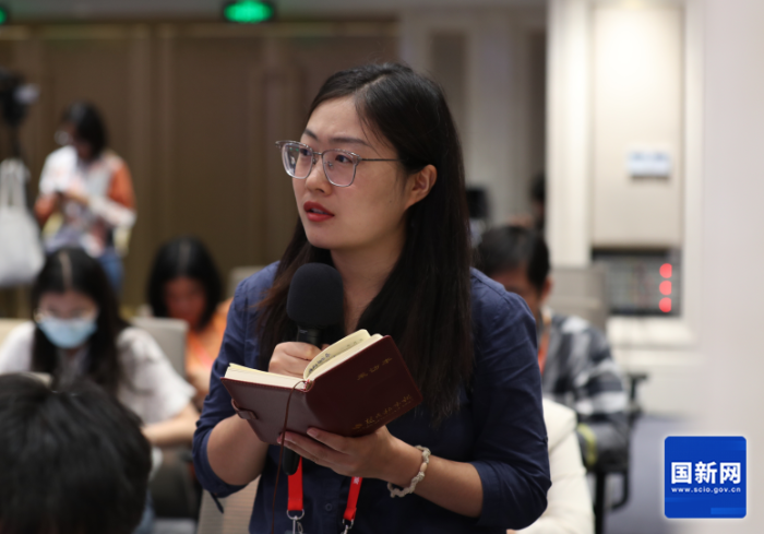 極目新聞?dòng)浾咛釂枺▌⒔?攝）