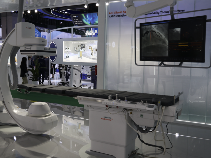 圖為一體化多模態(tài)診療平臺(tái)。